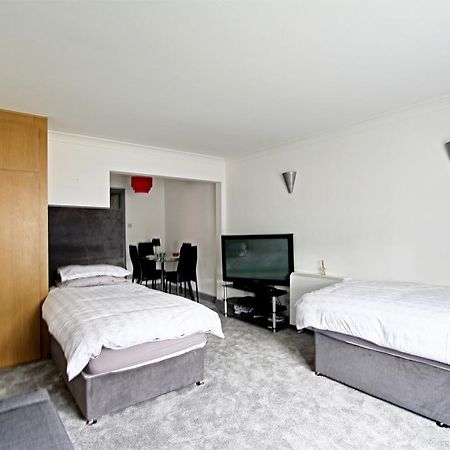 The Willows Crawley  Extérieur photo