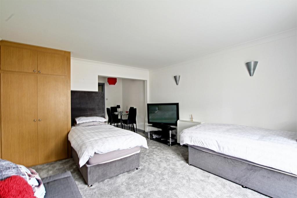 The Willows Crawley  Extérieur photo